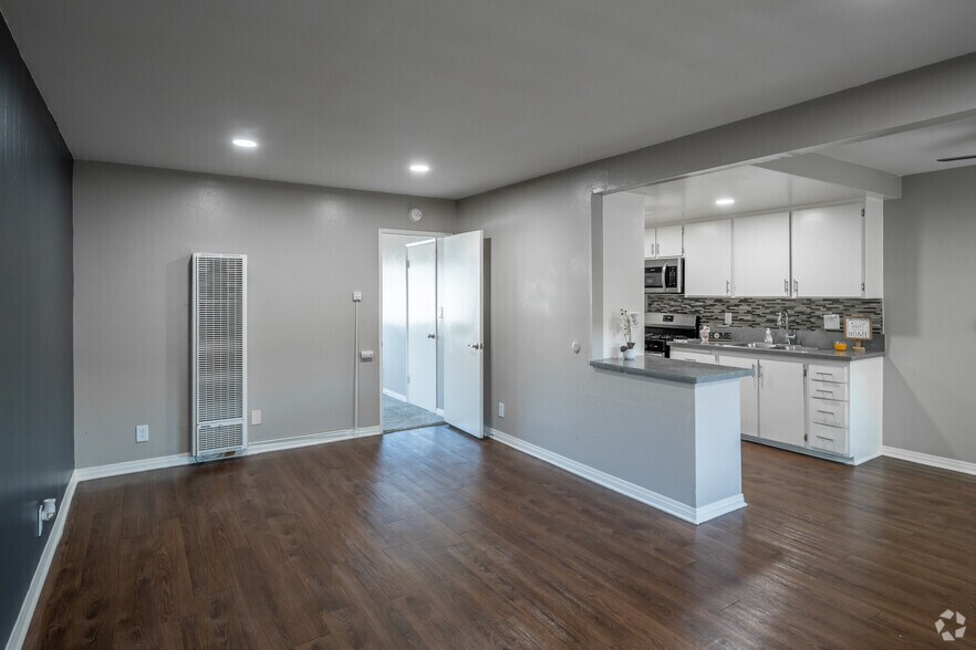More Photos Of 291-293 Avocado St, Costa Mesa Apartments For Sale