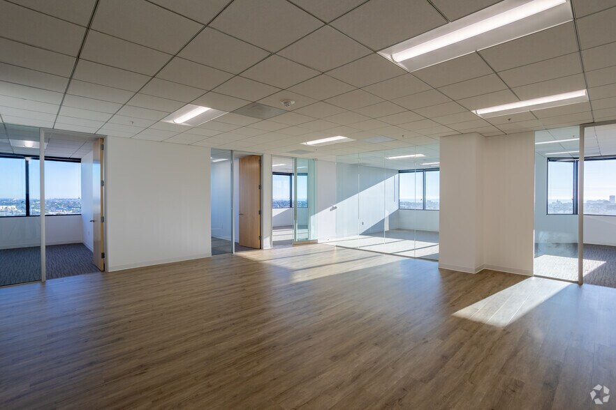 More Photos Of 12424 Wilshire Blvd, Los Angeles Office For Lease