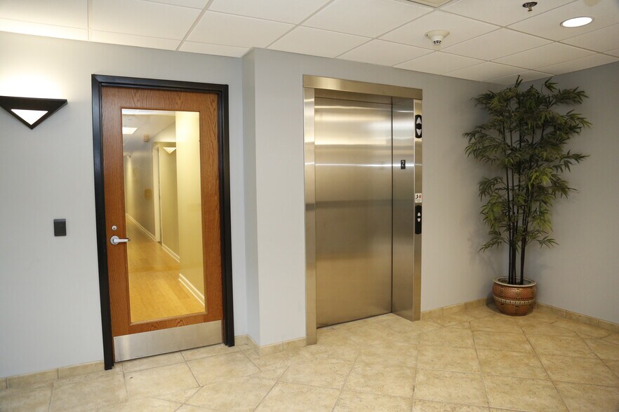 More Photos Of 215 Don Knotts Blvd, Morgantown Office For Lease