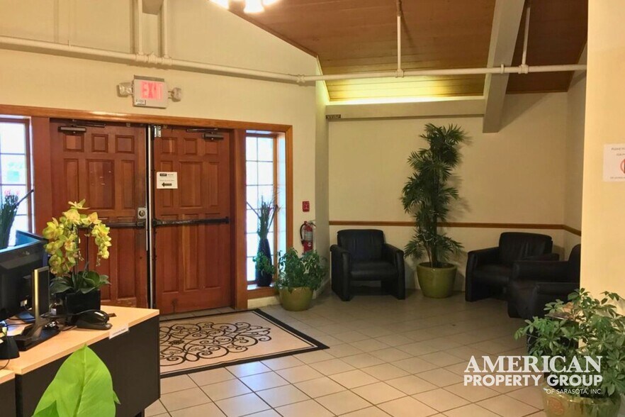 More Photos Of 3808 N Tamiami Trl, Sarasota Medical For Sale