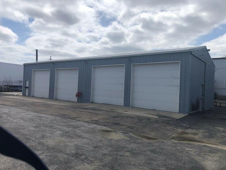 Primary Photo Of 534 Middle Ave, Aurora Warehouse For Lease