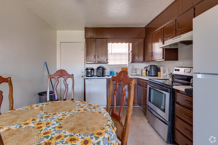 More Photos Of 1725 E 1st St, Dumas Multifamily For Sale
