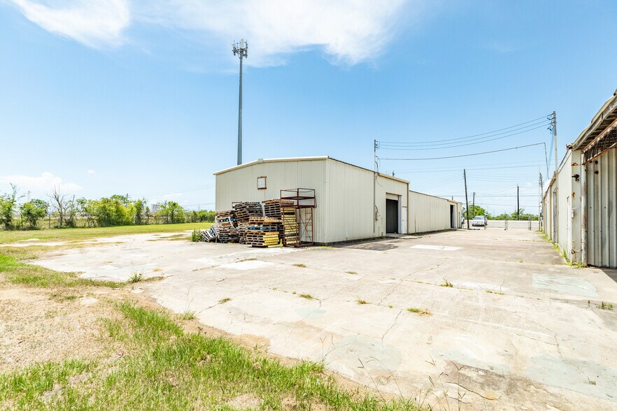 More Photos Of 6322 E Highway 332, Freeport Warehouse For Sale