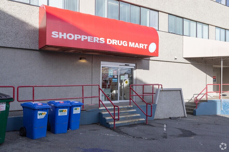 More Photos Of 1627 Fort St, Victoria Office For Lease