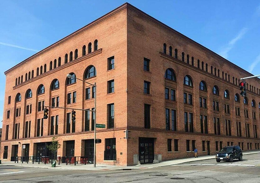 Primary Photo Of 1 S Erie St, Toledo Apartments For Lease