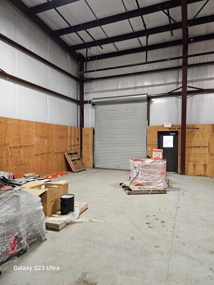 More Photos Of 35 Hamilton Ln, Glenmont Warehouse For Lease