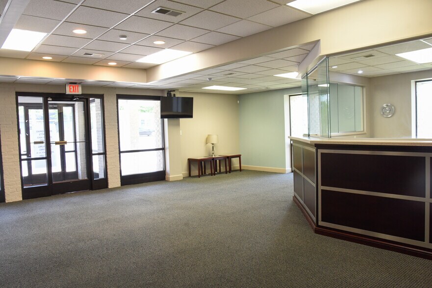 More Photos Of 1302 Somerville Rd, Decatur Freestanding For Lease