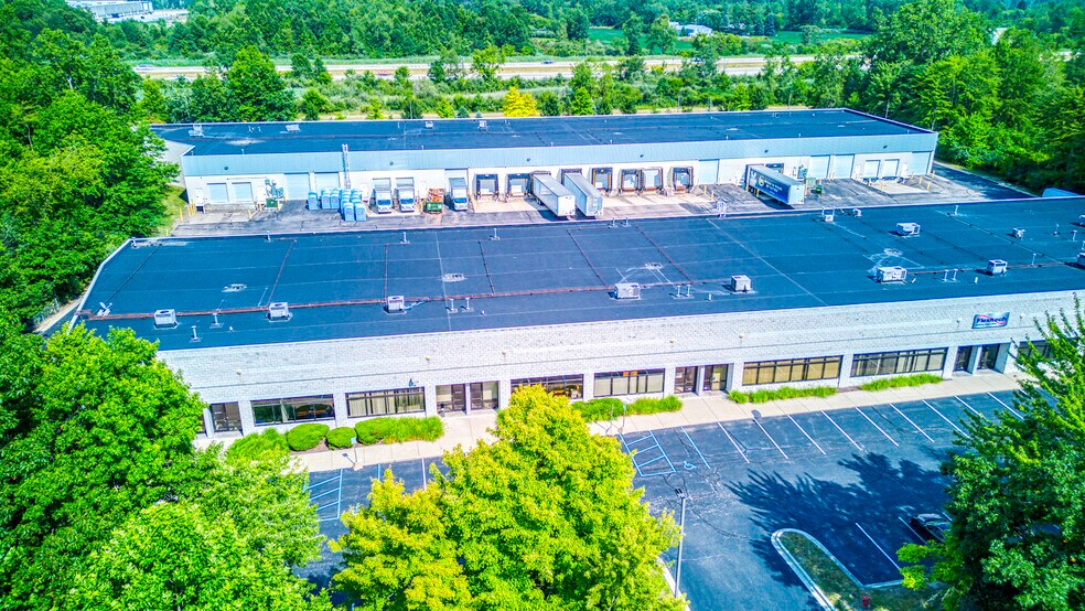 More Photos Of 17901 Woodland Dr, New Boston Unknown For Lease