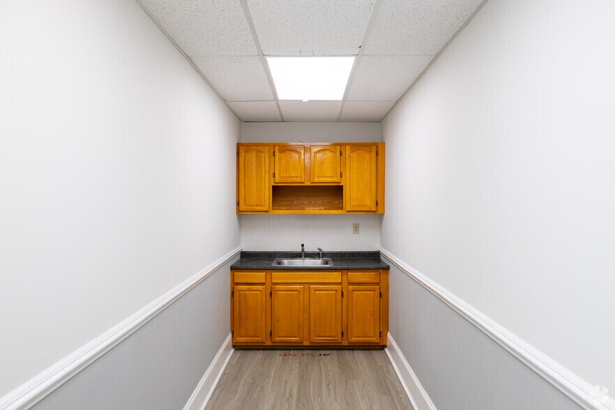 More Photos Of 3525 Quakerbridge Rd, Hamilton Office For Sale