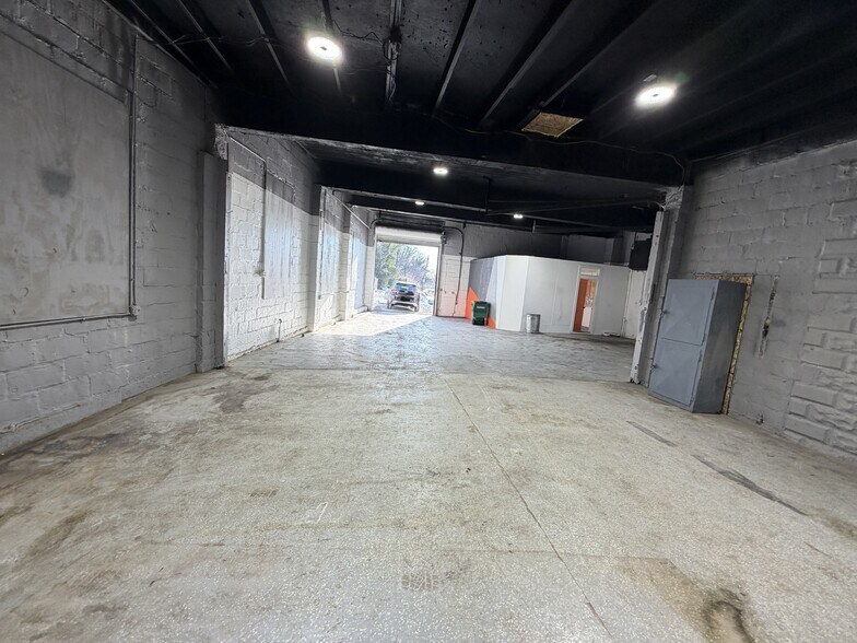 More Photos Of 1160 Homestead St, Baltimore Auto Repair For Lease