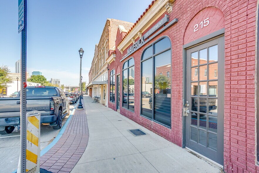More Photos Of 215-219 S Main St, Fort Worth Storefront Retail Office For Lease