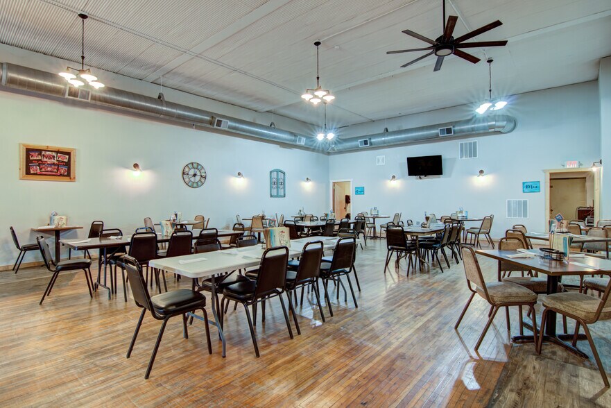 More Photos Of 115 Diamond St N, Ridgeland General Retail For Sale