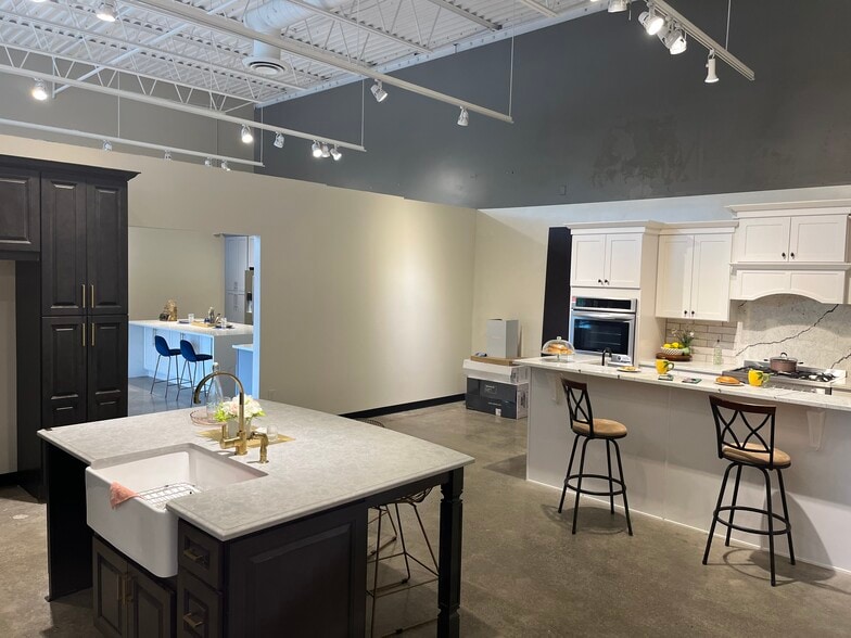 More Photos Of 10721-10729 SE 82nd Ave, Portland General Retail For Lease
