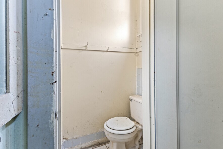 More Photos Of 421 E Santa Clara St, San Jose Storefront Retail Office For Sale