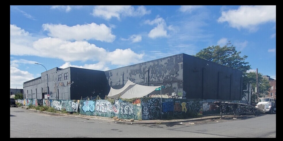 Primary Photo Of 335 Moffat St, Brooklyn Distribution For Lease