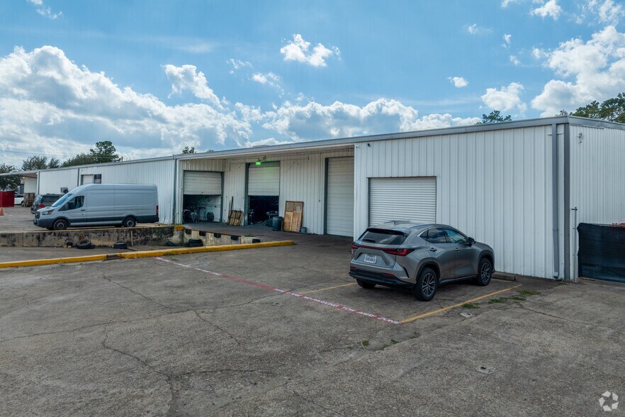More Photos Of 1800 Sherwood Forest St, Houston Warehouse For Lease