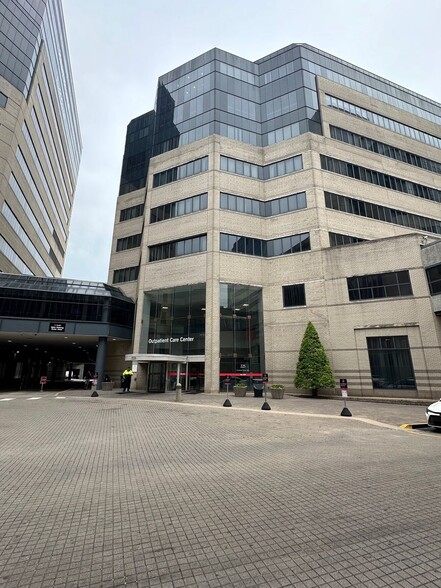 More Photos Of 225 Abraham Flexner Way, Louisville Medical For Sale