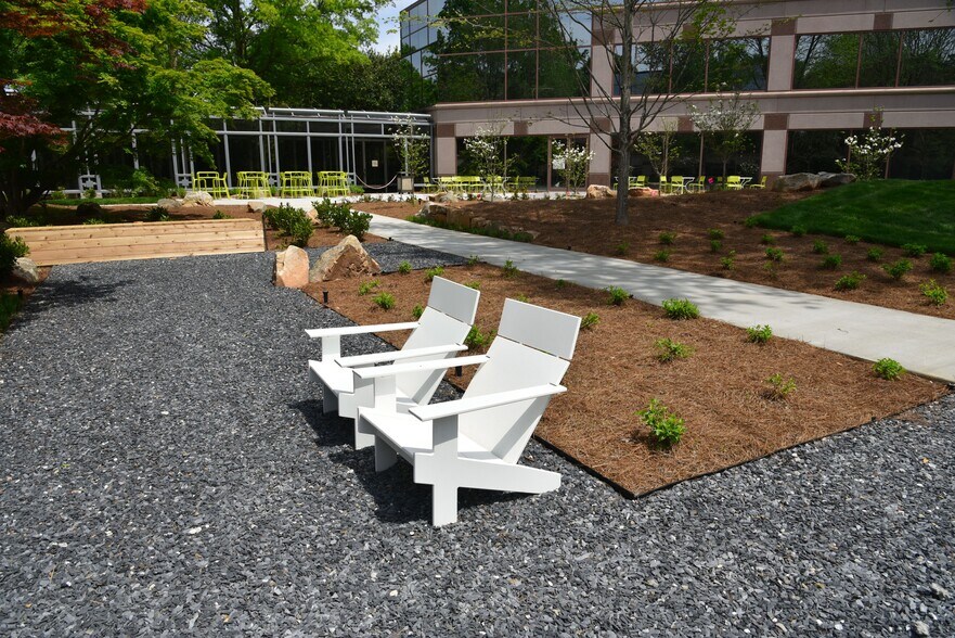 More Photos Of 800 Parc Pt, Alpharetta Unknown For Lease