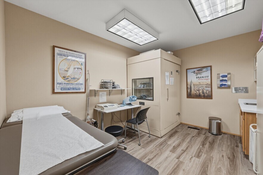 More Photos Of 3010 Squalicum Pky, Bellingham Office For Sale