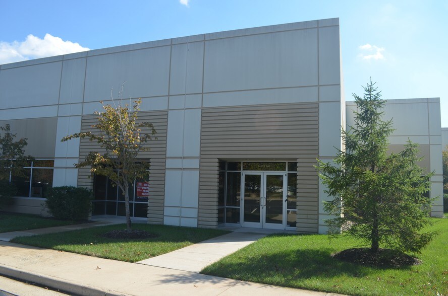 More Photos Of 4170 Lafayette Center Dr, Chantilly Light Distribution For Lease