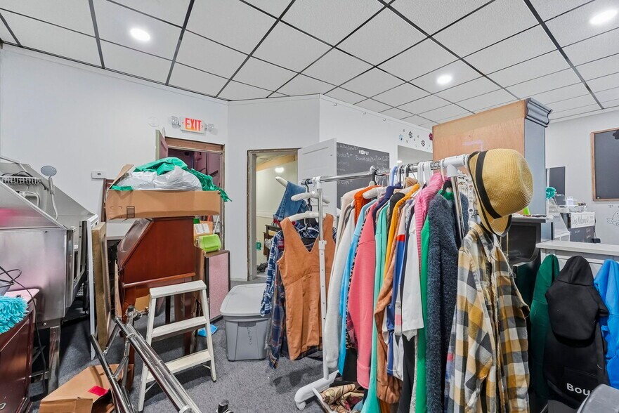 More Photos Of 115 E King St, Garrett General Retail For Sale