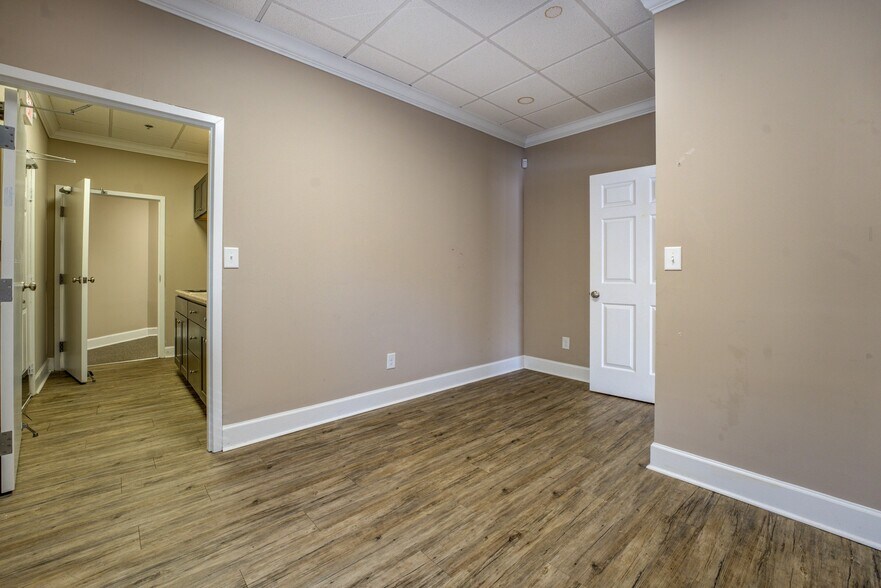More Photos Of 1806 Over Lake Dr SE, Conyers Office For Sale