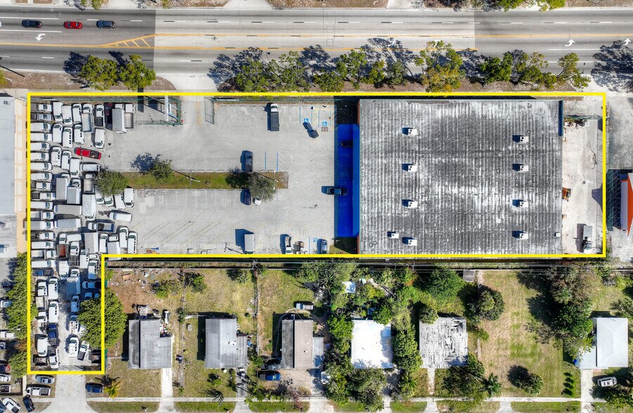 More Photos Of 3040 Fowler St, Fort Myers Warehouse For Lease
