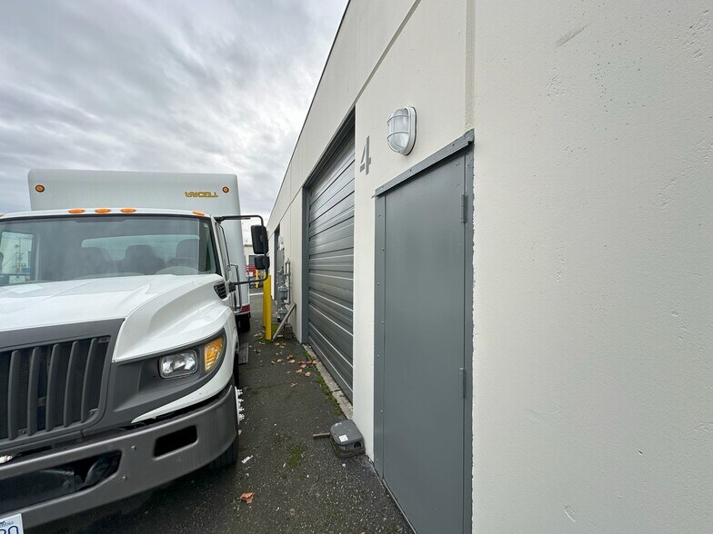 More Photos Of 11171 Horseshoe Way, Richmond Light Manufacturing For Sale