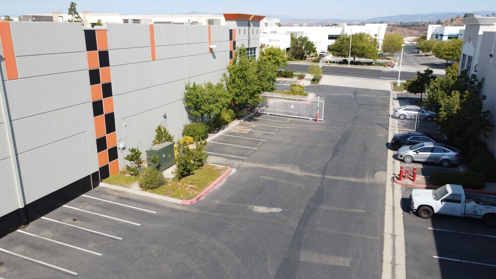More Photos Of 21130 Centre Pointe Pky, Santa Clarita Warehouse For Lease