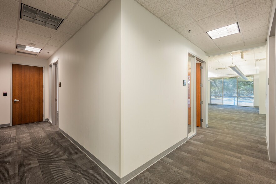 More Photos Of 5555 Northwest Pky, San Antonio Office For Lease