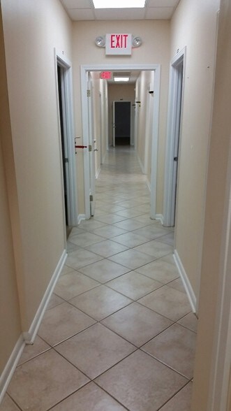 More Photos Of 1101 Eraste Landry Rd, Lafayette Flex For Lease