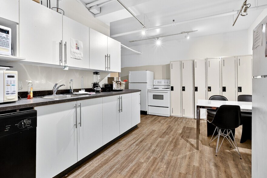 More Photos Of 1200 Rue Atateken, Montréal Storefront Retail Residential For Sale