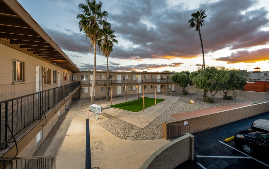 Primary Photo Of 4302 E Bellevue St, Tucson Apartments For Sale