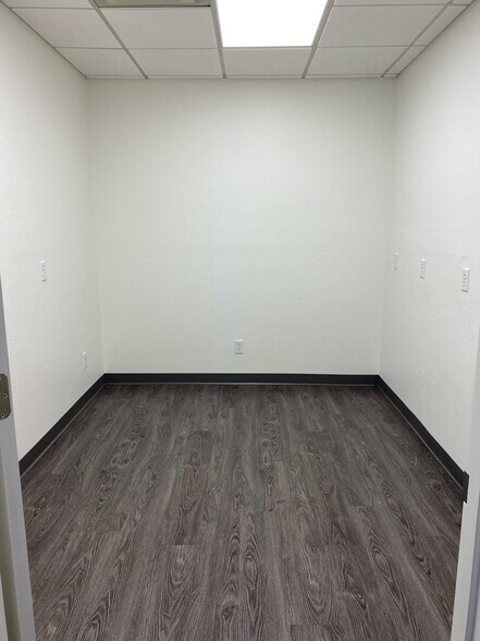 More Photos Of 5700 W Olive Ave, Glendale Medical For Lease