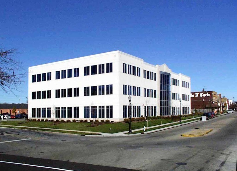 More Photos Of 600 52nd St, Kenosha Office For Lease