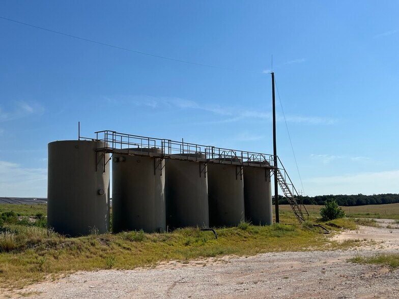 More Photos Of 13616 N 2920 Rd, Dover Warehouse For Sale