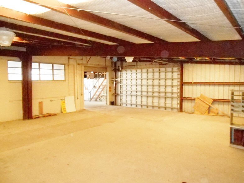 More Photos Of 301 W 44th St, Corpus Christi Manufacturing For Sale