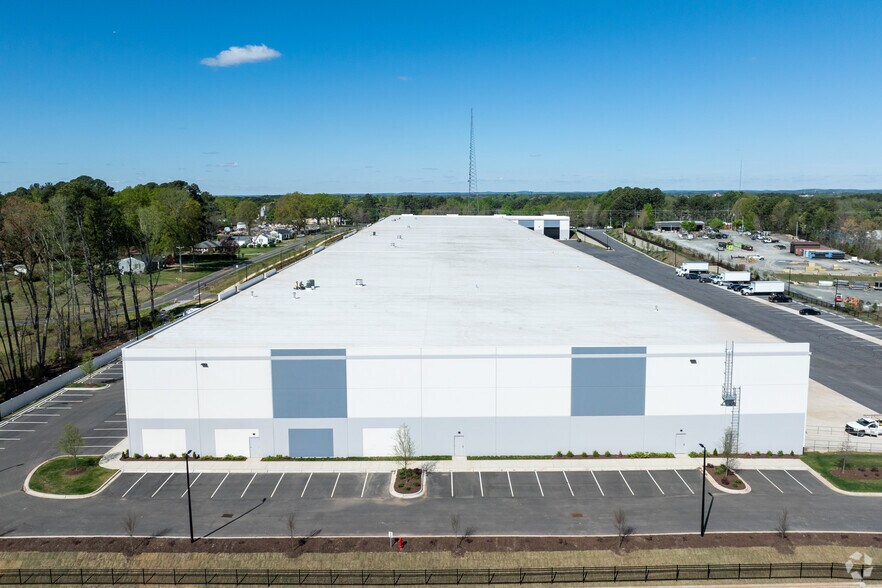 More Photos Of 933 Ellis Rd, Durham Distribution For Lease