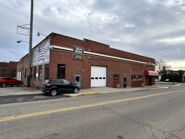 Primary Photo Of 225 S Walnut St, Troy Auto Repair For Sale