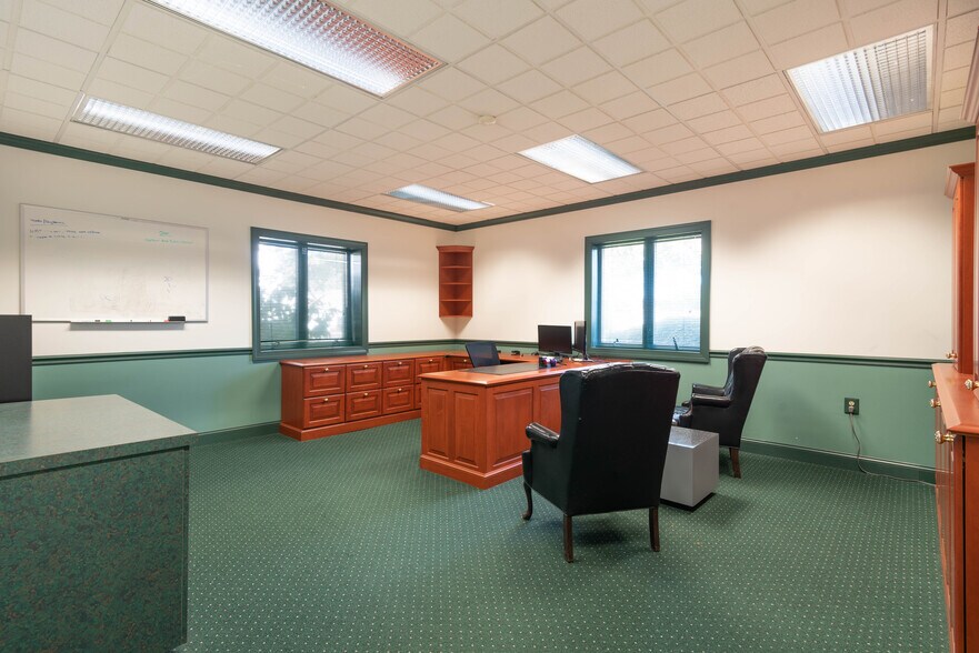 More Photos Of 275 Dixon Ave, Amityville Office For Sale