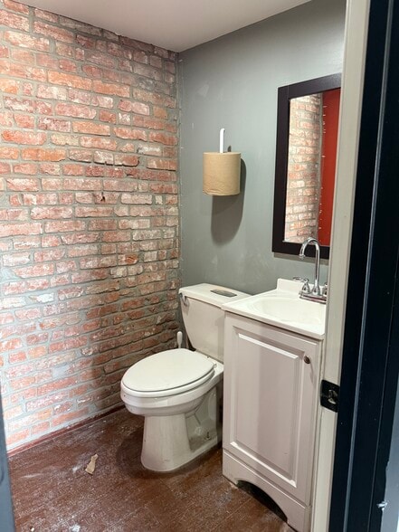 More Photos Of 1529 Grand Blvd, Kansas City Storefront Retail Office For Lease