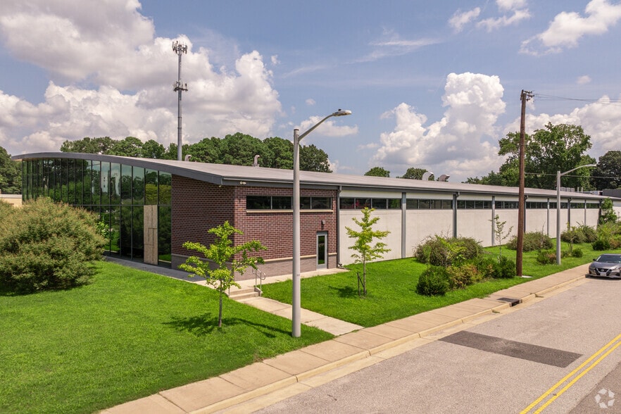 More Photos Of 11076 Warwick Blvd, Newport News Supermarket For Lease