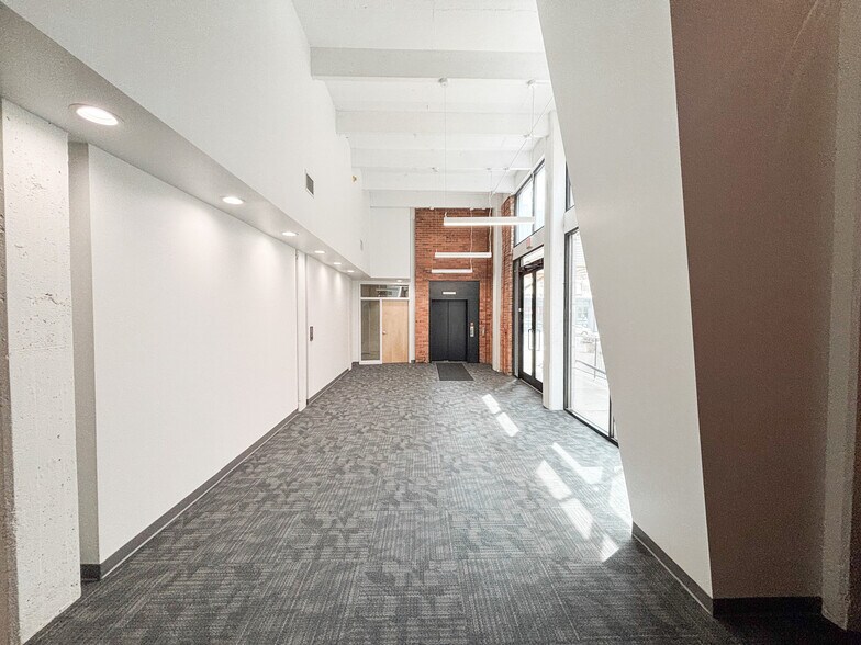 More Photos Of 130-136 E Chestnut St, Columbus Office For Lease