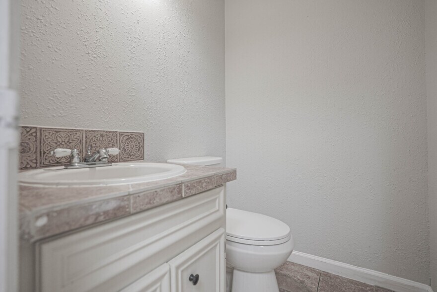 More Photos Of 14721 Pebble Bend Dr, Houston Medical For Sale