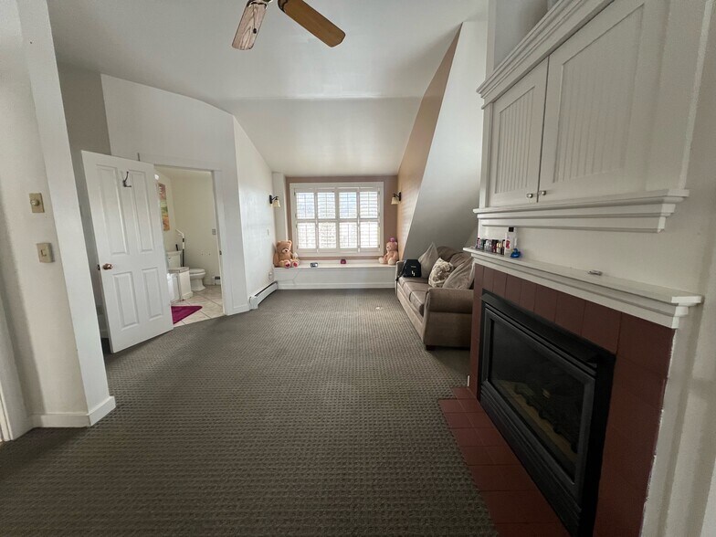 More Photos Of 1000 Grand Ave, Grand Lake Restaurant For Sale