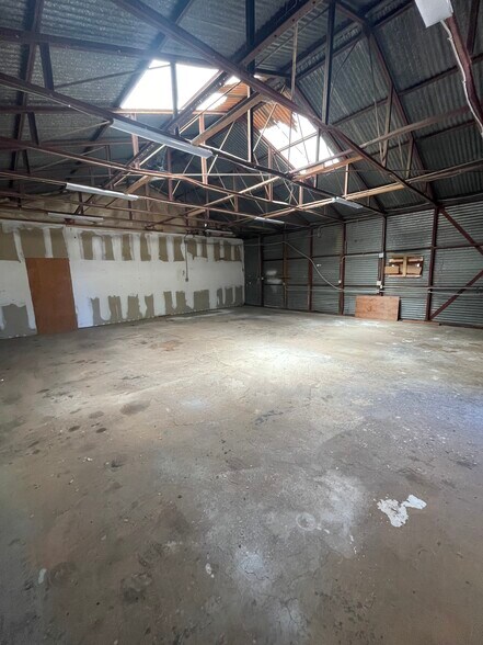 More Photos Of 111 Alvarado, Ojai Warehouse For Lease