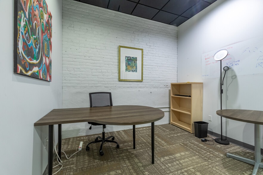 More Photos Of 2940 Locust Blvd, Saint Louis Warehouse For Lease
