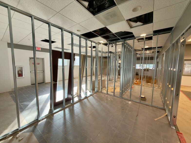 More Photos Of 5061 N 12th Ave, Pensacola Bank For Lease