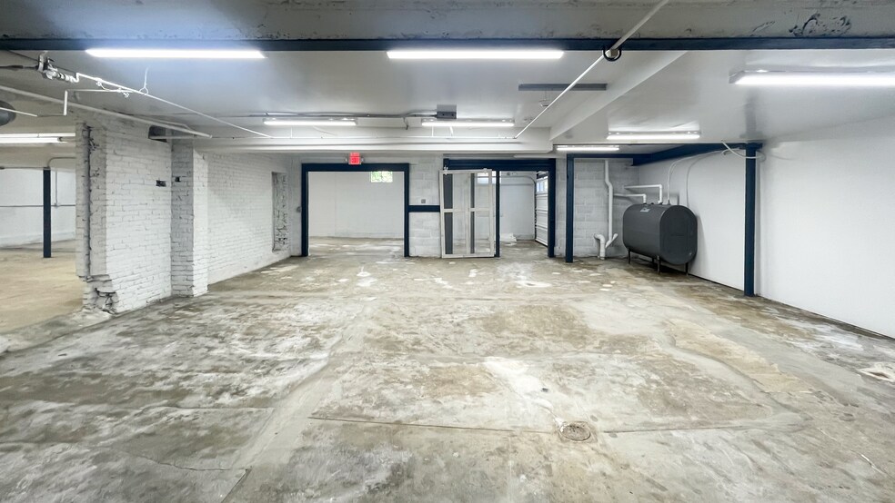 More Photos Of 554 Main St, Oakville Storefront Retail Office For Lease