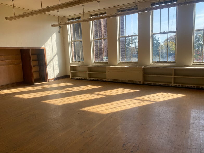 More Photos Of 2200 Market St, Harrisburg Schools For Sale
